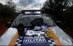 Drogas apreendidas pela Força Tática da Polícia Militar durante ação em Araguaína. A PM segue firme no combate ao tráfico na região.
