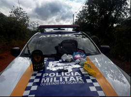 Drogas apreendidas pela Força Tática da Polícia Militar durante ação em Araguaína. A PM segue firme no combate ao tráfico na região.