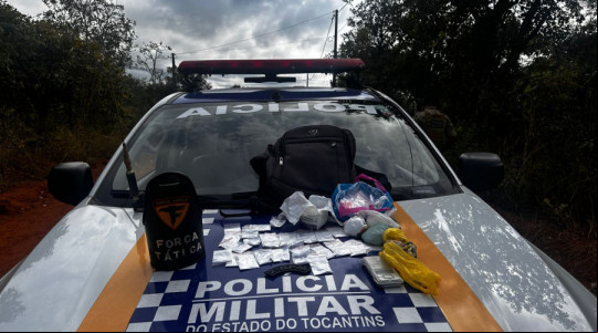 Drogas apreendidas pela Força Tática da Polícia Militar durante ação em Araguaína. A PM segue firme no combate ao tráfico na região.